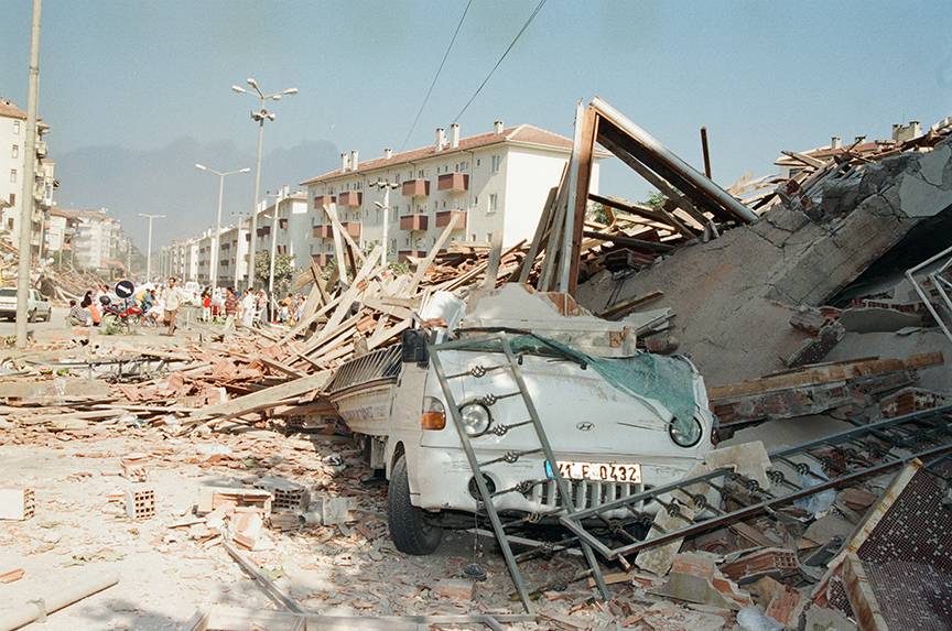 17 Ağustos Depremi'nin üzerinden 23 yıl geçti 8