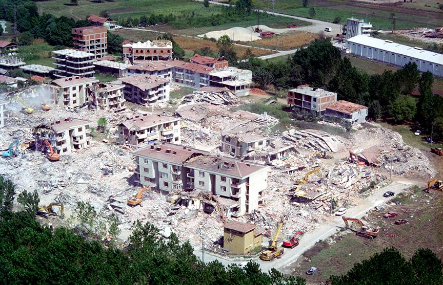 17 Ağustos Depremi'nin üzerinden 23 yıl geçti 9