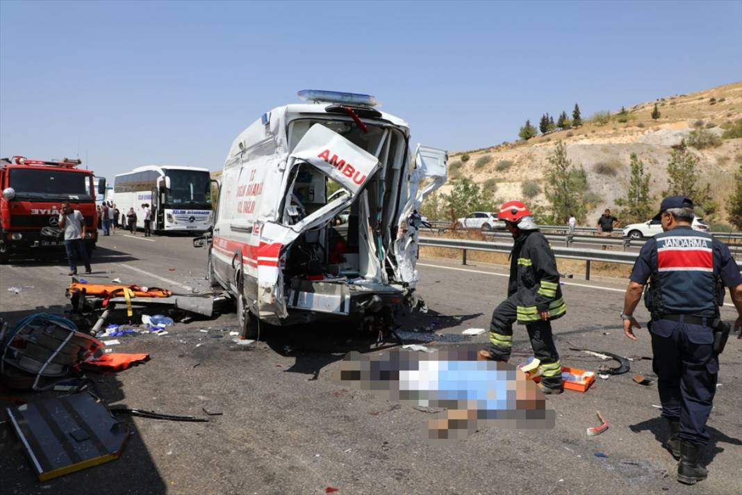 Gaziantep'te katliam gibi kaza: 15 ölü, 22 yaralı 10