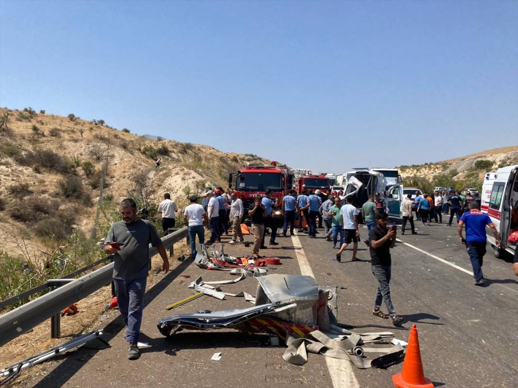 Gaziantep'te katliam gibi kaza: 15 ölü, 22 yaralı 3