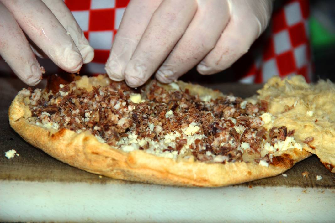 Osmanlı’dan günümüze uzanan Anadolu’nun pizzası "yağ somunu” 10
