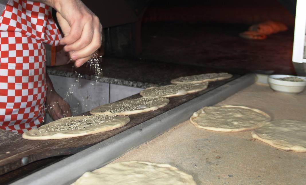 Osmanlı’dan günümüze uzanan Anadolu’nun pizzası "yağ somunu” 2
