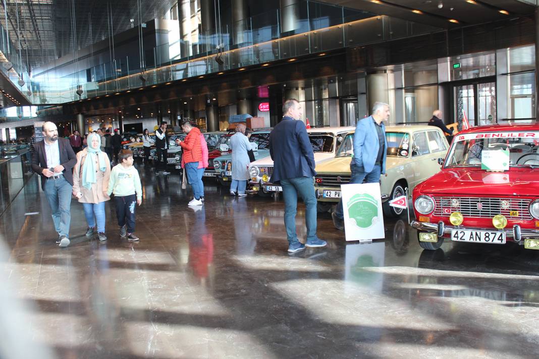 Konya’daki klasik otomobil sergisi 7’en 70’e ilgi çekiyor 15