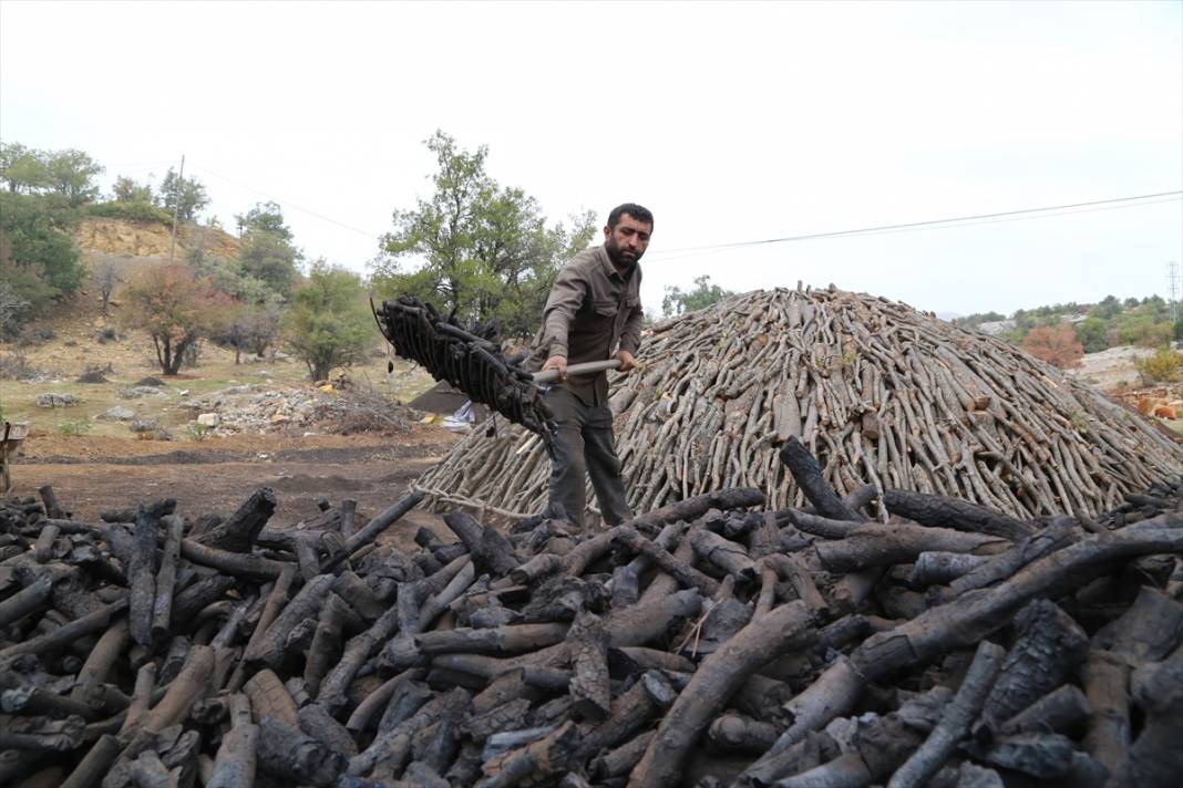 Kilometrelerce uzaktan Konya'ya gelerek ekmeklerini kömürden çıkarıyorlar 15