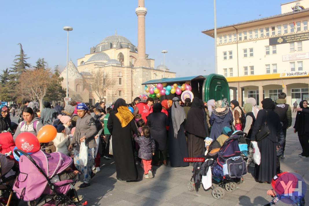Konya'da şivlilik coşkusu... Binlerce çocuk Bedesten Çarşısını bastı 1