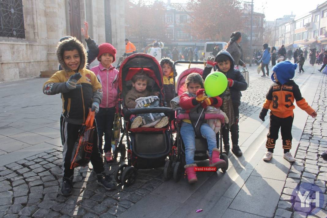 Konya'da şivlilik coşkusu... Binlerce çocuk Bedesten Çarşısını bastı 11