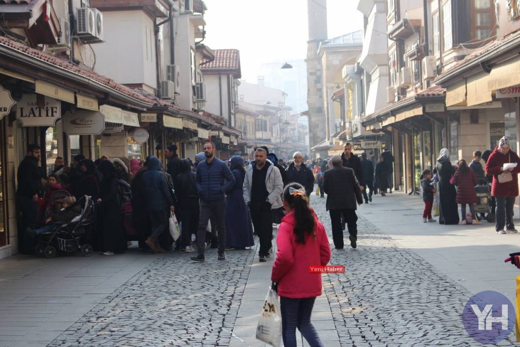 Konya'da şivlilik coşkusu... Binlerce çocuk Bedesten Çarşısını bastı 12