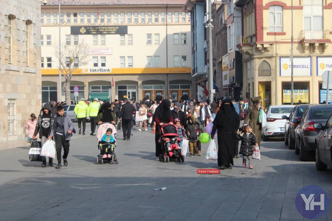 Konya'da şivlilik coşkusu... Binlerce çocuk Bedesten Çarşısını bastı 18
