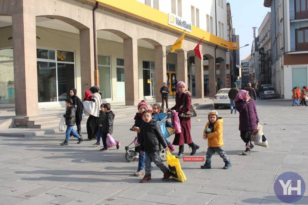 Konya'da şivlilik coşkusu... Binlerce çocuk Bedesten Çarşısını bastı 23