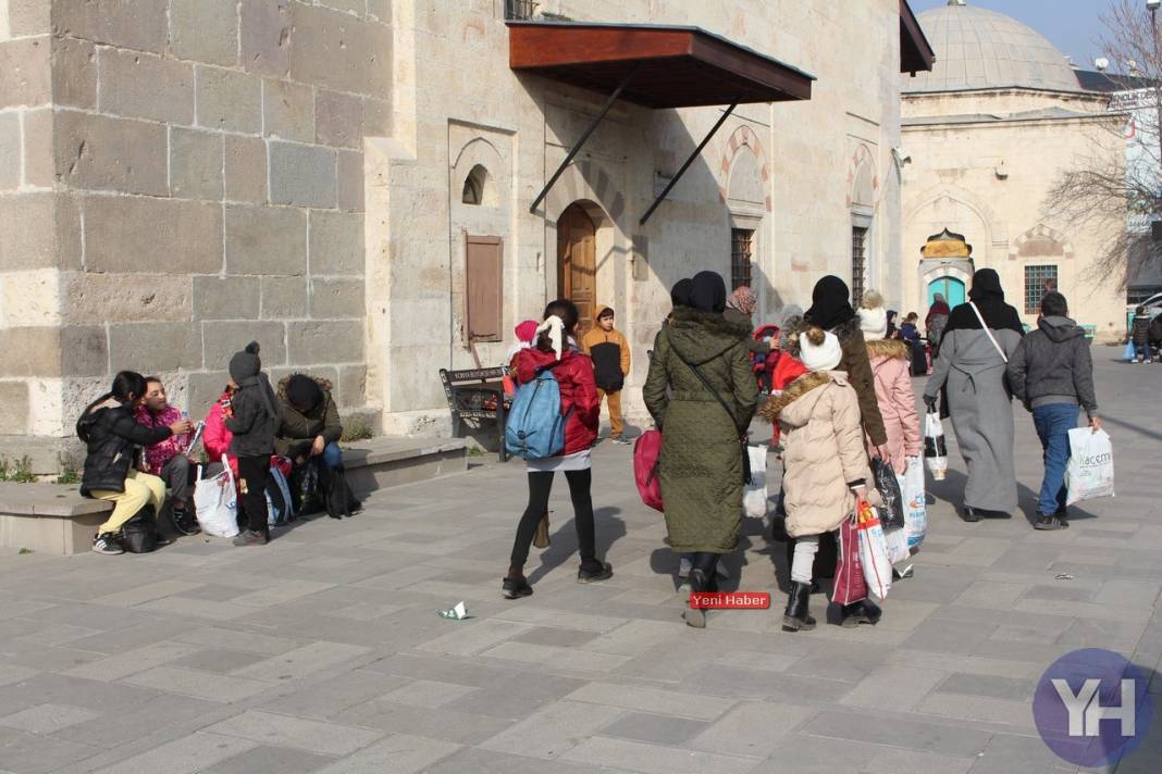 Konya'da şivlilik coşkusu... Binlerce çocuk Bedesten Çarşısını bastı 25