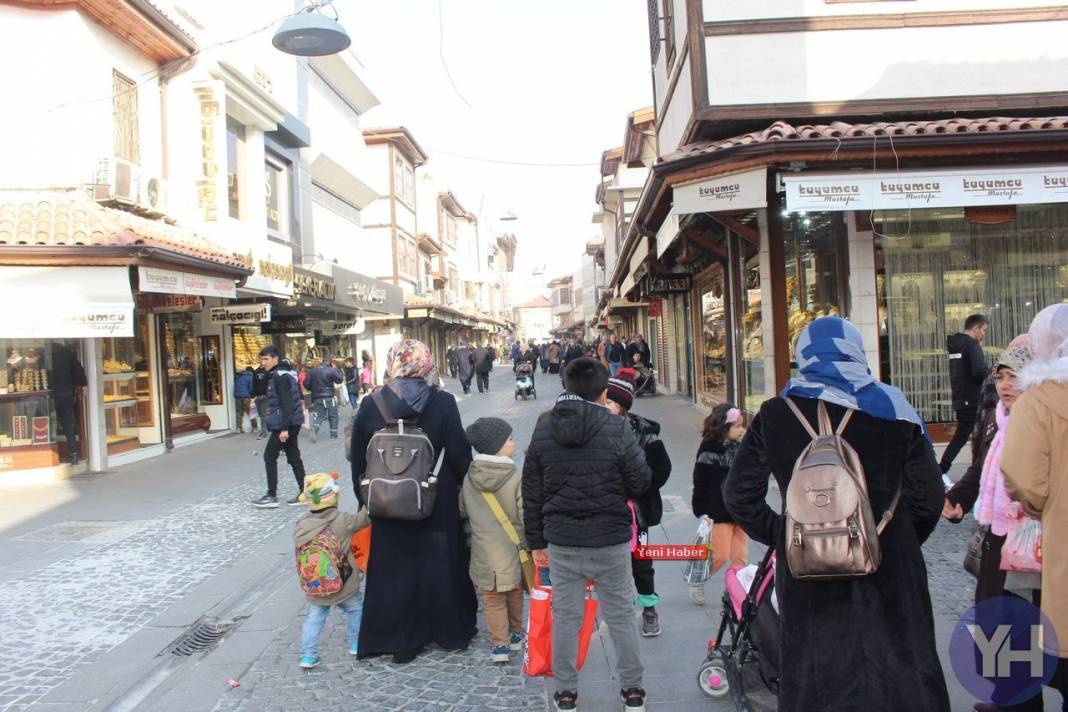 Konya'da şivlilik coşkusu... Binlerce çocuk Bedesten Çarşısını bastı 6