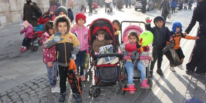 Konya'da şivlilik coşkusu... Binlerce çocuk Bedesten Çarşısını bastı