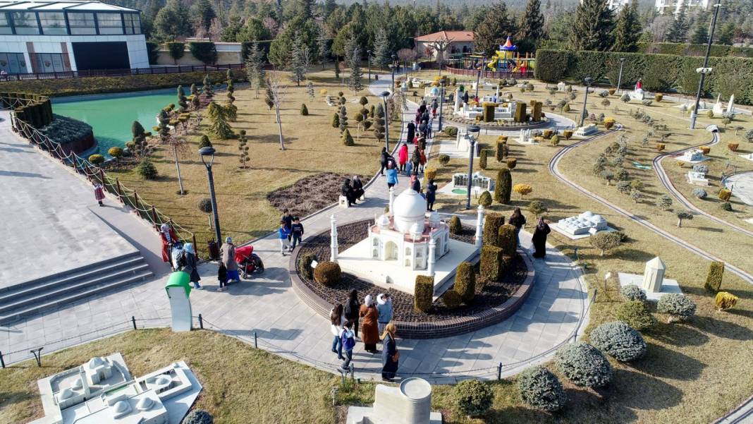 Konya’da 80 Binde Devr-i Alem Parkı ara tatilde de çocukların gözdesi oldu 2