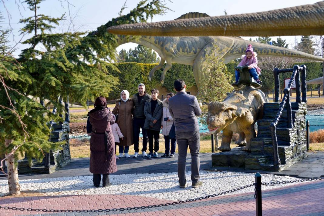 Konya’da 80 Binde Devr-i Alem Parkı ara tatilde de çocukların gözdesi oldu 5