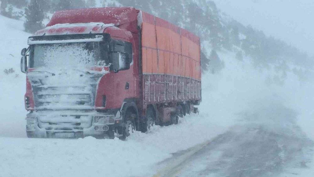 Konya'yı Antalya'ya bağlayan Alacabel mevkiine 20 cm kar yağdı 3