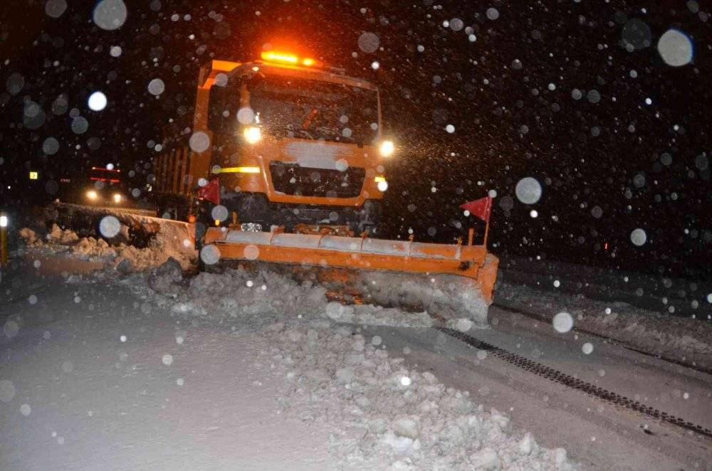Konya'yı Antalya'ya bağlayan Alacabel mevkiine 20 cm kar yağdı 5