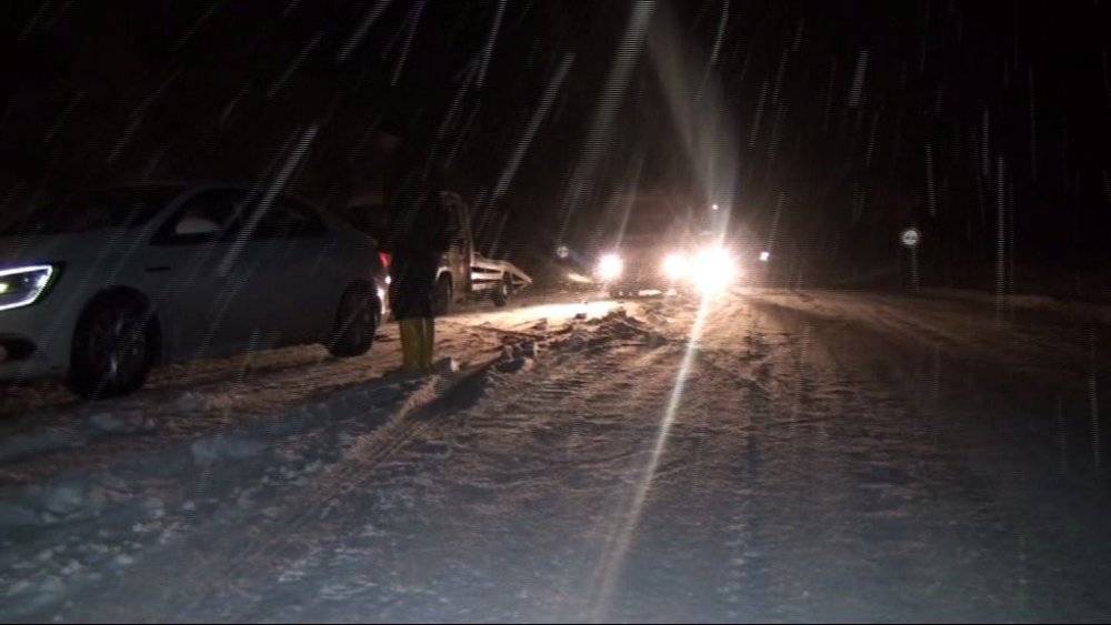 Konya'yı Antalya'ya bağlayan Alacabel mevkiine 20 cm kar yağdı 6