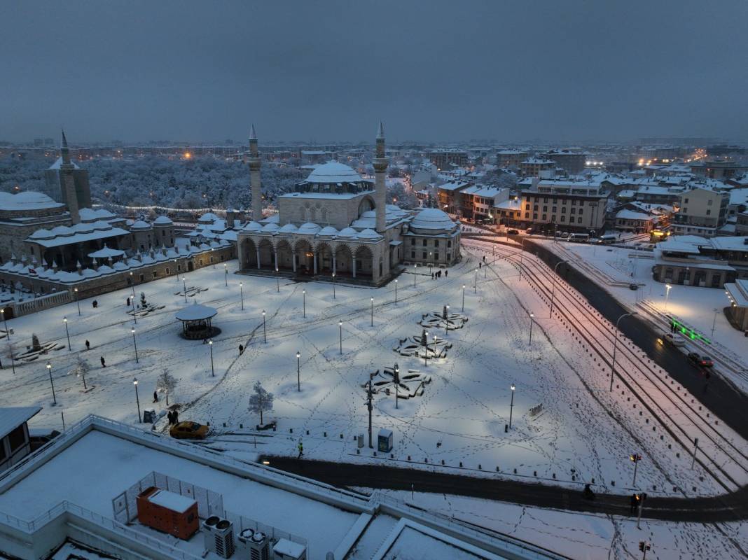 Konya'da kar yağışı kenti beyaza bürüdü 10
