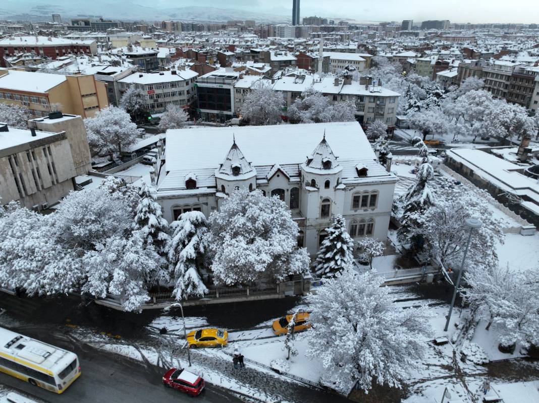 Konya'da kar yağışı kenti beyaza bürüdü 11
