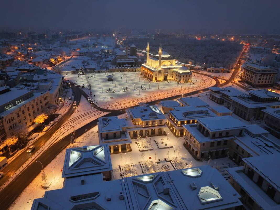 Konya'da kar yağışı kenti beyaza bürüdü 14