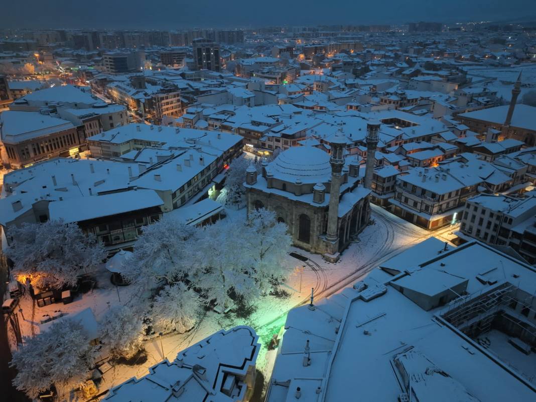 Konya'da kar yağışı kenti beyaza bürüdü 15