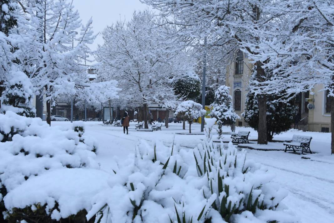 Konya'da kar yağışı kenti beyaza bürüdü 16