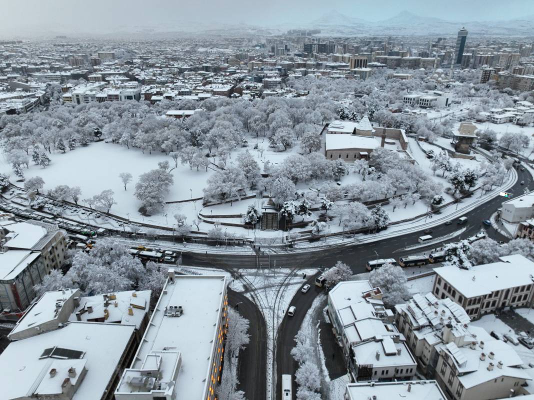 Konya'da kar yağışı kenti beyaza bürüdü 18
