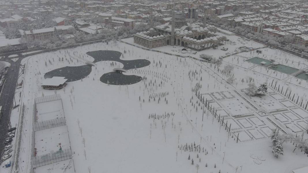 Konya'da kar yağışı kenti beyaza bürüdü 19