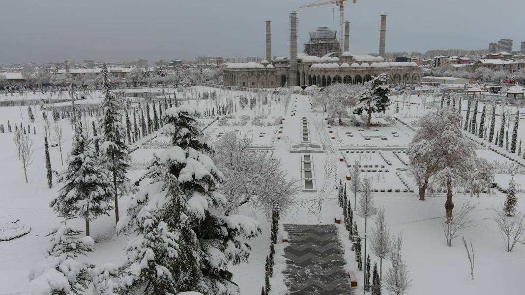 Konya'da kar yağışı kenti beyaza bürüdü 20