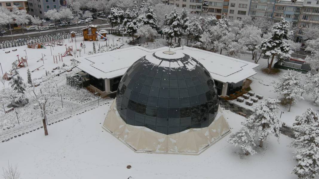 Konya'da kar yağışı kenti beyaza bürüdü 21