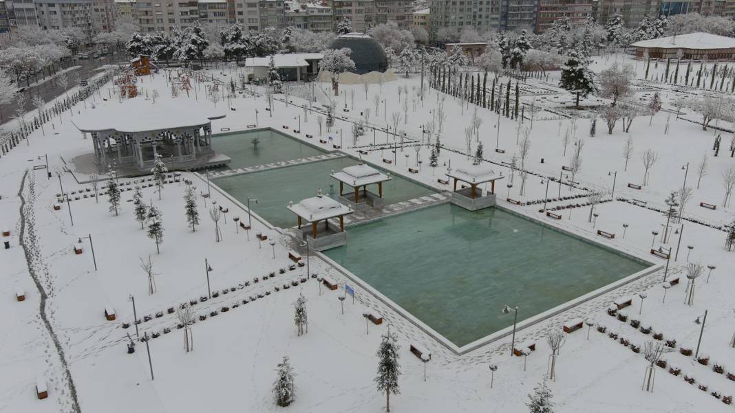 Konya'da kar yağışı kenti beyaza bürüdü 22