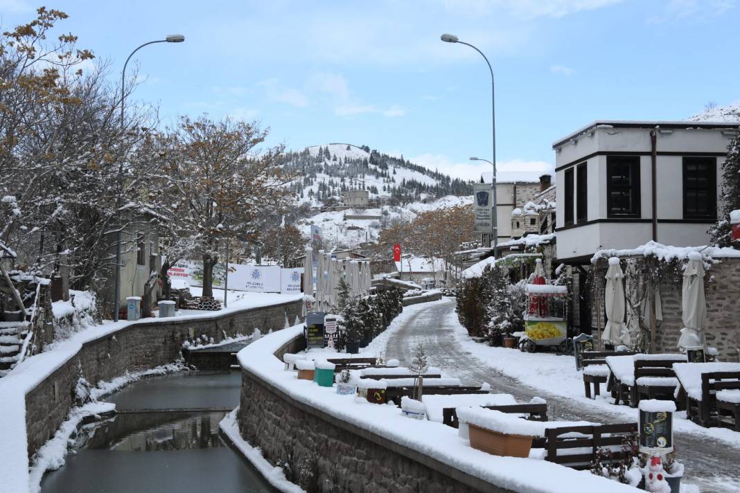 Konya'da kar yağışı kenti beyaza bürüdü 24