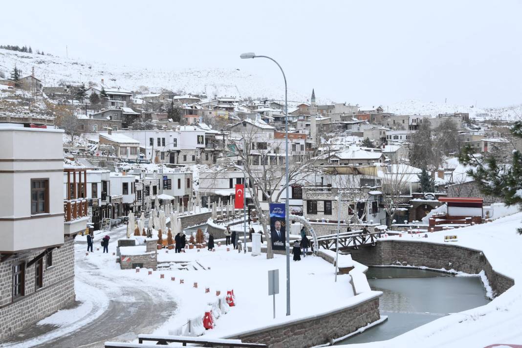 Konya'da kar yağışı kenti beyaza bürüdü 25