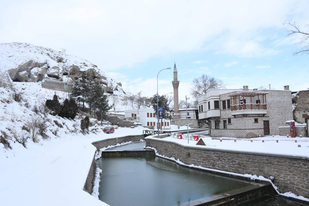 Konya'da kar yağışı kenti beyaza bürüdü 26