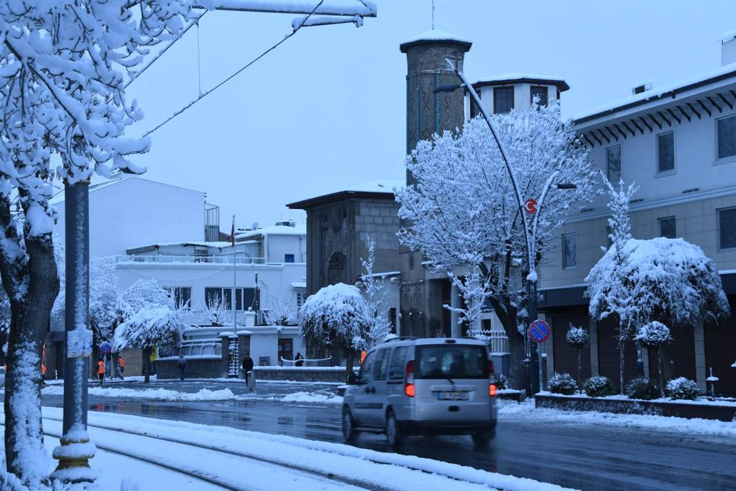 Konya'da kar yağışı kenti beyaza bürüdü 6