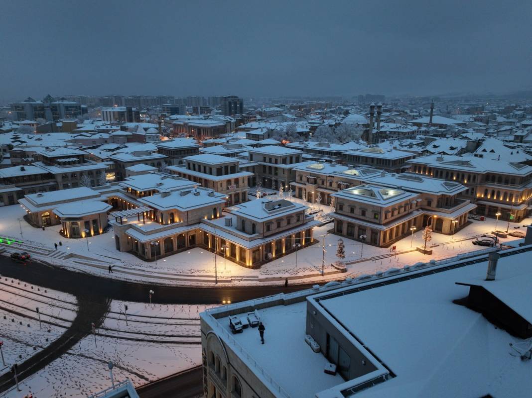Konya'da kar yağışı kenti beyaza bürüdü 9