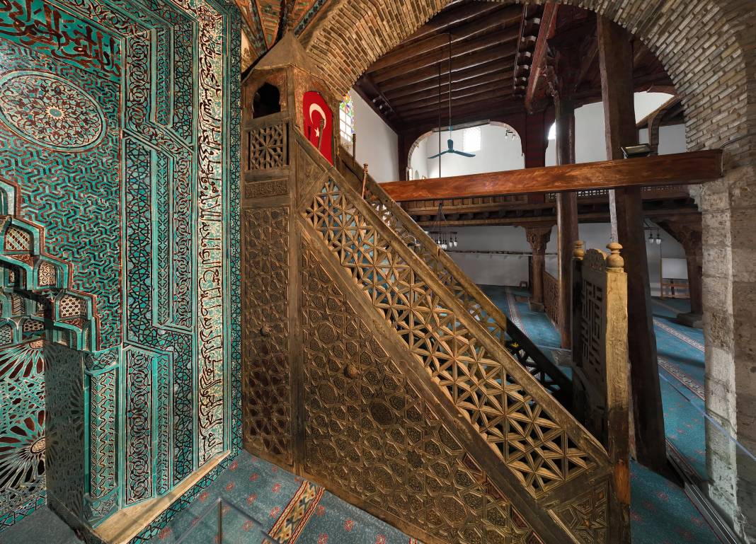 Konya'daki tarihi Eşrefoğlu Camisinden kareler 4