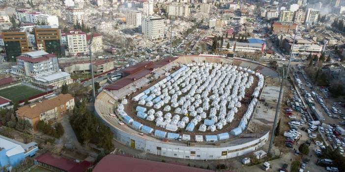 12 Şubat Stadyumu'nda depremzedeler için çadırlar kuruldu