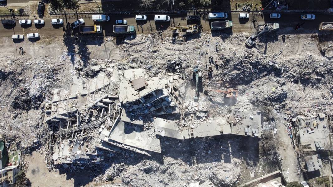 Depremden etkilenen Adıyaman'daki saat kulesinde üzen detay 1