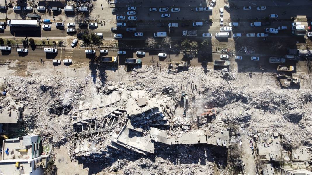 Depremden etkilenen Adıyaman'daki saat kulesinde üzen detay 2