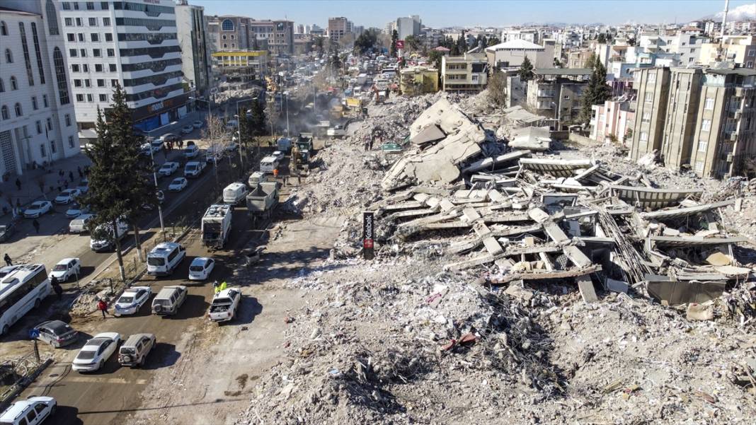Depremden etkilenen Adıyaman'daki saat kulesinde üzen detay 3