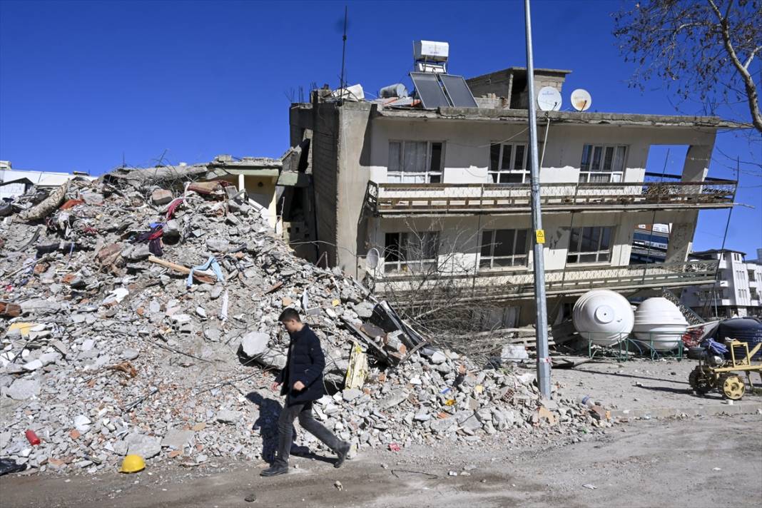 Depremden etkilenen Adıyaman'daki saat kulesinde üzen detay 8
