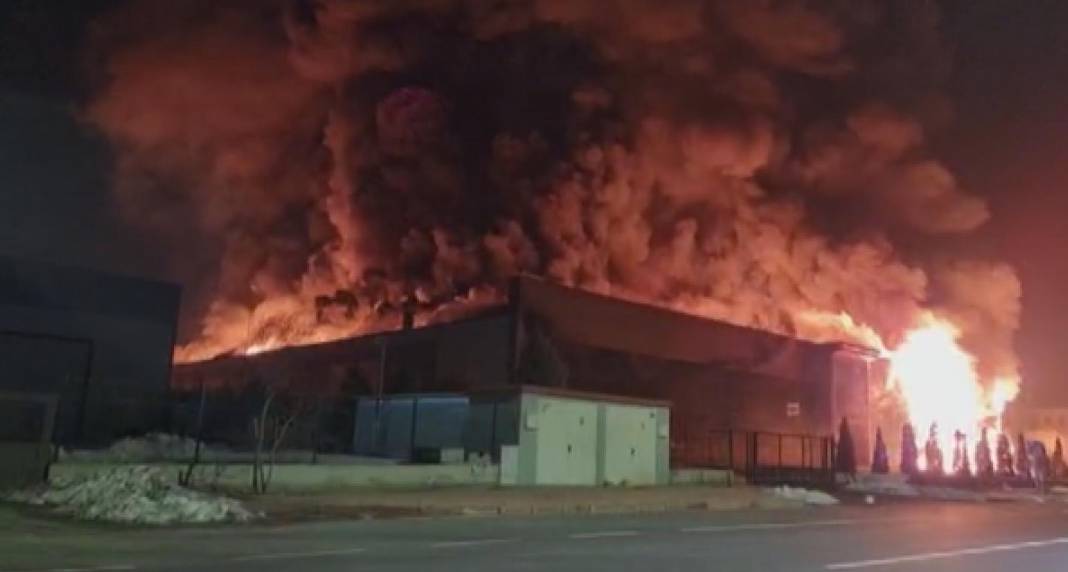 Konya'da plastik fabrikası, alev alev yandı 2