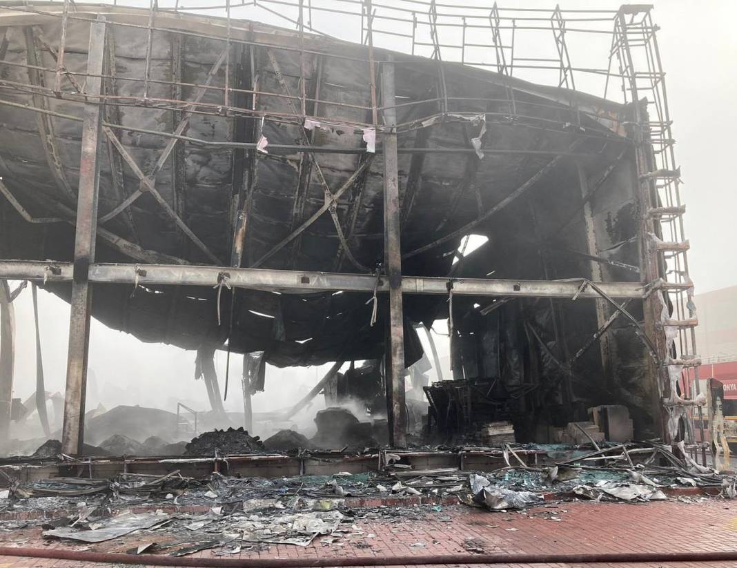 Konya'da plastik fabrikası, alev alev yandı 6