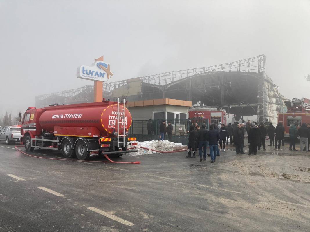 Konya'da plastik fabrikası, alev alev yandı 7