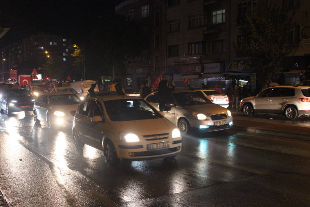 Konya'da muhteşem coşku! Cumhurbaşkanı Erdoğan'ın zaferi kutlandı 21