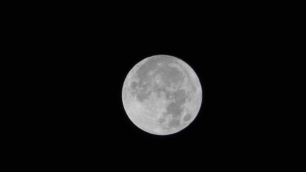 Konya’da ‘Süper Mavi Ay’ görsel şölen oluşturdu 1