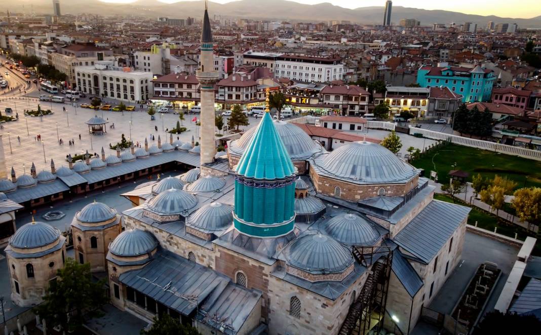 Konya'nın simgesi Mevlana Müzesi'nin simgesi "Yeşil Kubbe" yeni görünümüne kavuştu 3