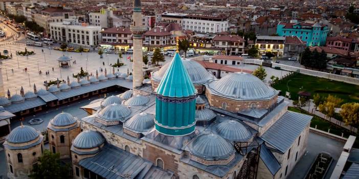 Konya'nın simgesi Mevlana Müzesi'nin simgesi "Yeşil Kubbe" yeni görünümüne kavuştu