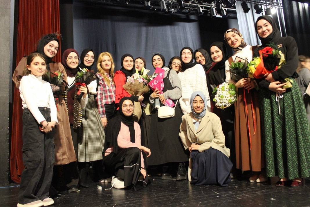 Konya'da lise öğrencileri tiyatroda çığır açtı! 10